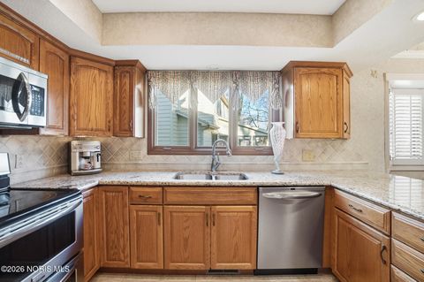 Tiny photo for 2402 Cheshire Woods Road, Toledo, OH 43617 (MLS # 10003126)