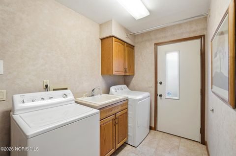 Tiny photo for 2402 Cheshire Woods Road, Toledo, OH 43617 (MLS # 10003126)