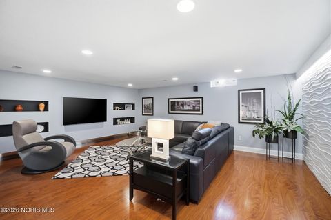 Tiny photo for 2402 Cheshire Woods Road, Toledo, OH 43617 (MLS # 10003126)