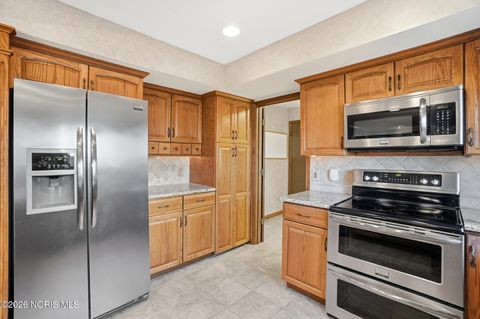 Tiny photo for 2402 Cheshire Woods Road, Toledo, OH 43617 (MLS # 10003126)