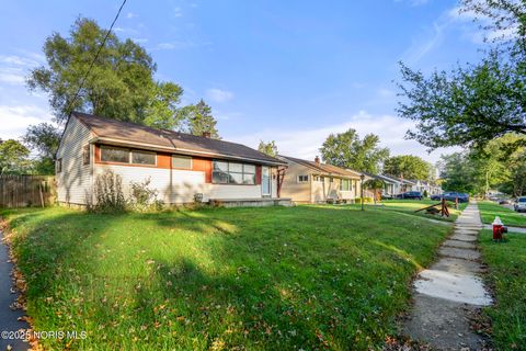 Tiny photo for 4807 Brott Road, Toledo, OH 43613 (MLS # 10000649)