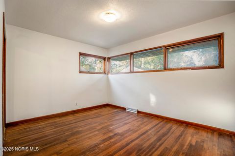 Tiny photo for 4807 Brott Road, Toledo, OH 43613 (MLS # 10000649)