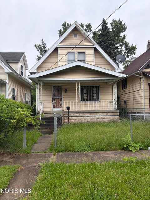 Photo of 1216 Saint John Avenue, Toledo, OH 43608 (MLS # 10010171)
