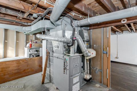 Tiny photo for 2426 106th Street, Toledo, OH 43611 (MLS # 10003933)