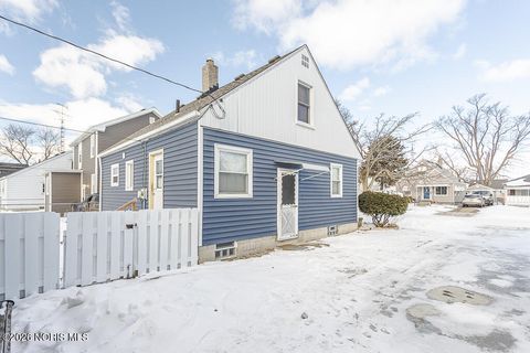 Tiny photo for 2426 106th Street, Toledo, OH 43611 (MLS # 10003933)