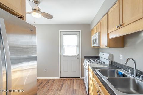 Tiny photo for 2426 106th Street, Toledo, OH 43611 (MLS # 10003933)