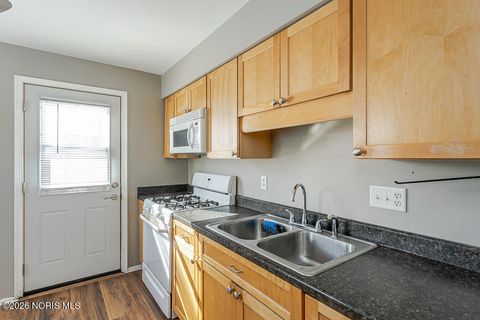 Tiny photo for 2426 106th Street, Toledo, OH 43611 (MLS # 10003933)