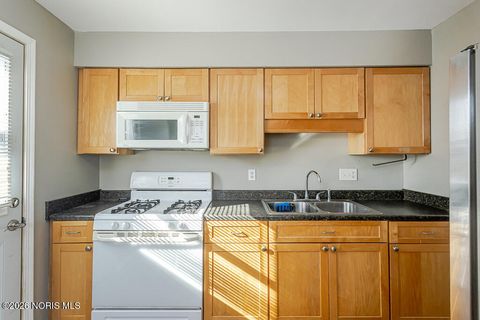 Tiny photo for 2426 106th Street, Toledo, OH 43611 (MLS # 10003933)