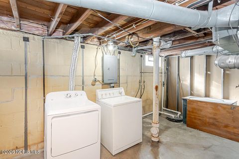 Tiny photo for 2426 106th Street, Toledo, OH 43611 (MLS # 10003933)