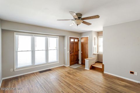 Tiny photo for 2426 106th Street, Toledo, OH 43611 (MLS # 10003933)