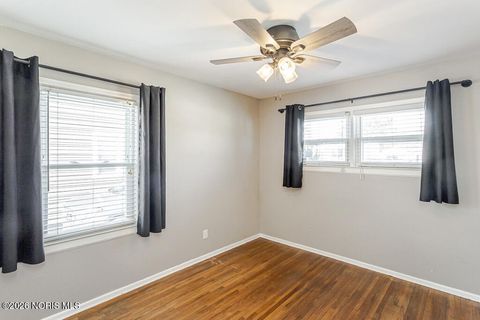 Tiny photo for 2426 106th Street, Toledo, OH 43611 (MLS # 10003933)