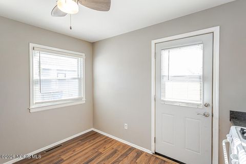 Tiny photo for 2426 106th Street, Toledo, OH 43611 (MLS # 10003933)