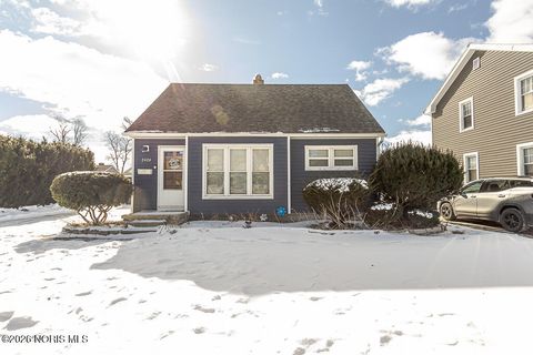 Tiny photo for 2426 106th Street, Toledo, OH 43611 (MLS # 10003933)