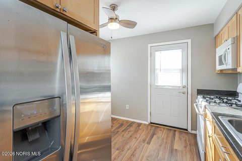 Tiny photo for 2426 106th Street, Toledo, OH 43611 (MLS # 10003933)