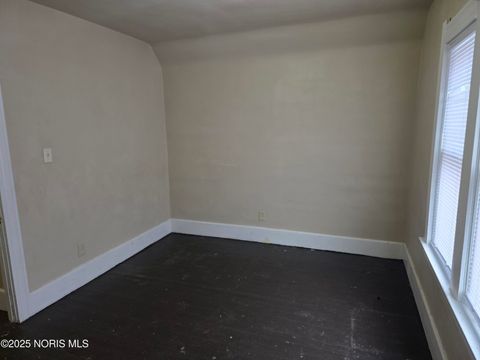 Tiny photo for 420 E Oakland Street, Toledo, OH 43608 (MLS # 10008160)