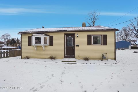 Photo of 719 Davis Street, Findlay, OH 45840 (MLS # 10002778)