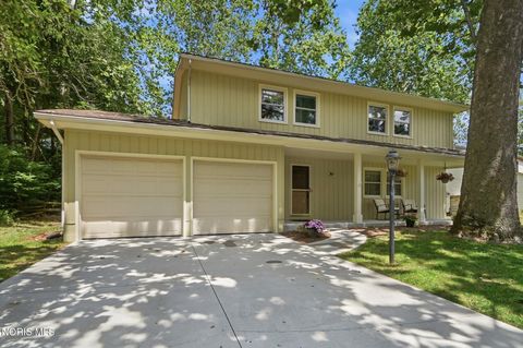 Photo of 5557 Radcliffe Road, Sylvania, OH 43560 (MLS # 10009475)