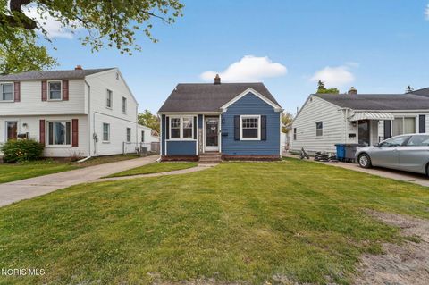 Photo of 3133 Strathmoor Avenue, Toledo, OH 43614 (MLS # 10007019)