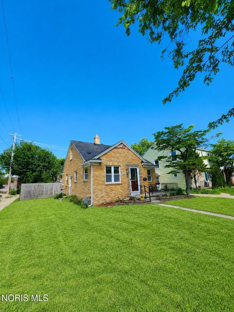 Photo of 2701 Latonia Boulevard, Toledo, OH 43606 (MLS # 10008529)