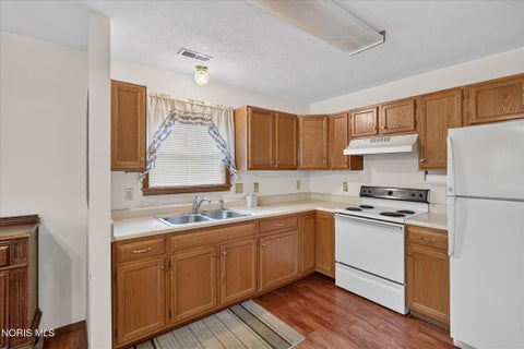 Tiny photo for 915 N Ontario Street, Toledo, OH 43604 (MLS # 10011859)