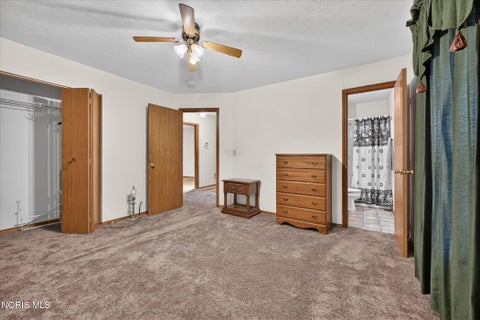 Tiny photo for 915 N Ontario Street, Toledo, OH 43604 (MLS # 10011859)