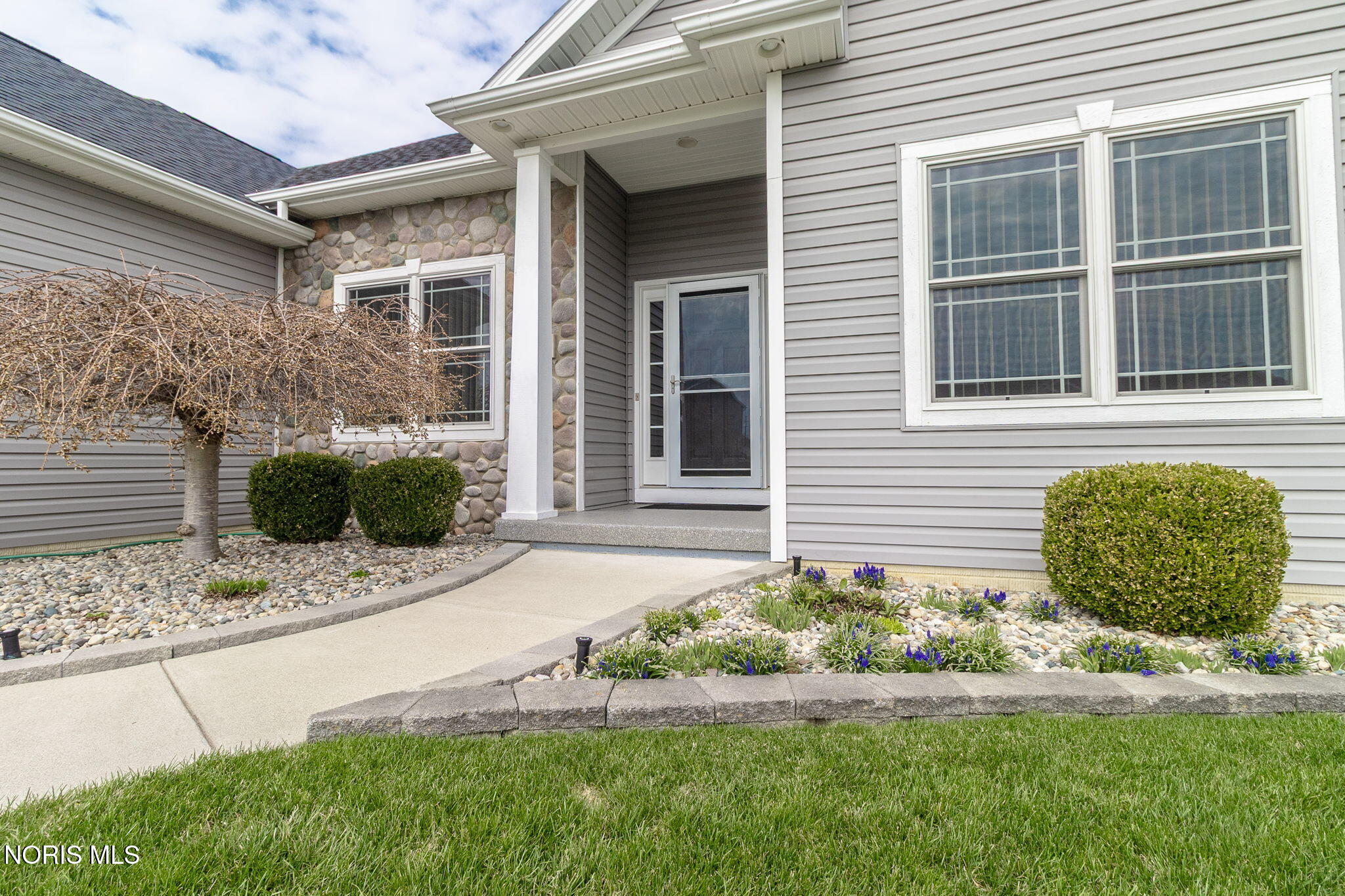 6376 Whitehouse Valley Drive