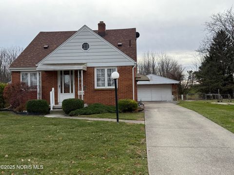 Tiny photo for 2434 Roseann Drive, Toledo, OH 43611 (MLS # 10001850)