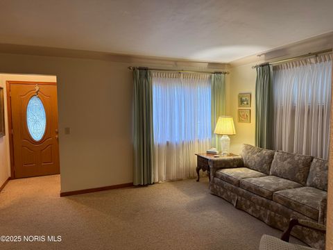 Tiny photo for 2434 Roseann Drive, Toledo, OH 43611 (MLS # 10001850)