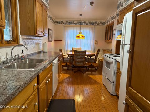 Tiny photo for 2434 Roseann Drive, Toledo, OH 43611 (MLS # 10001850)