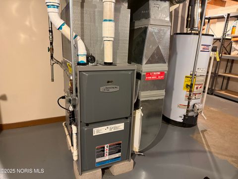 Tiny photo for 2434 Roseann Drive, Toledo, OH 43611 (MLS # 10001850)