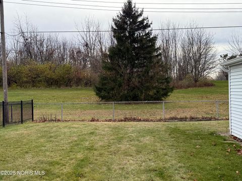 Tiny photo for 2434 Roseann Drive, Toledo, OH 43611 (MLS # 10001850)