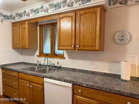 Tiny photo for 2434 Roseann Drive, Toledo, OH 43611 (MLS # 10001850)