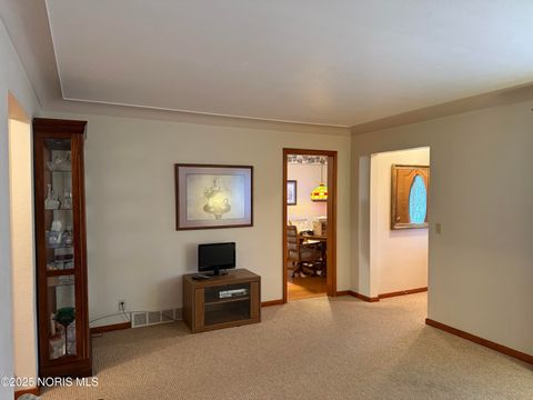 Tiny photo for 2434 Roseann Drive, Toledo, OH 43611 (MLS # 10001850)