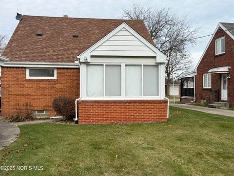 Tiny photo for 2434 Roseann Drive, Toledo, OH 43611 (MLS # 10001850)