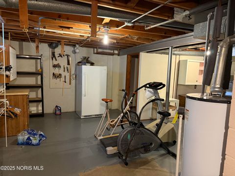 Tiny photo for 2434 Roseann Drive, Toledo, OH 43611 (MLS # 10001850)