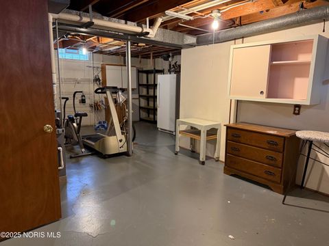 Tiny photo for 2434 Roseann Drive, Toledo, OH 43611 (MLS # 10001850)