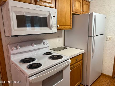 Tiny photo for 2434 Roseann Drive, Toledo, OH 43611 (MLS # 10001850)