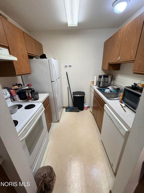 Tiny photo for 6201 Garden Road #Apt H135, Maumee, OH 43537 (MLS # 10005958)