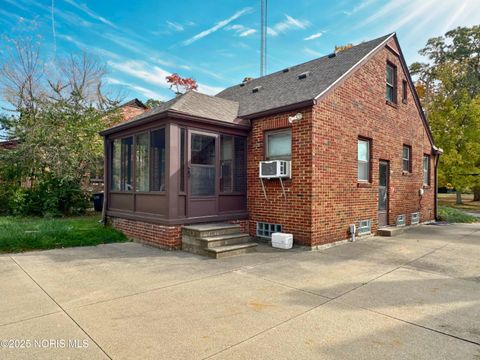 Tiny photo for 2138 Sherwood Avenue, Toledo, OH 43614 (MLS # 10000415)