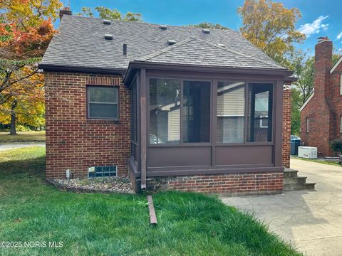 Tiny photo for 2138 Sherwood Avenue, Toledo, OH 43614 (MLS # 10000415)