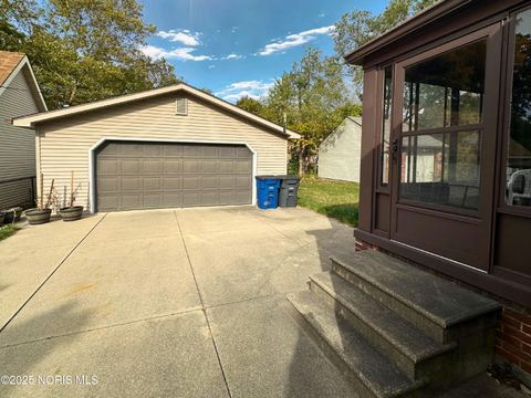 Tiny photo for 2138 Sherwood Avenue, Toledo, OH 43614 (MLS # 10000415)