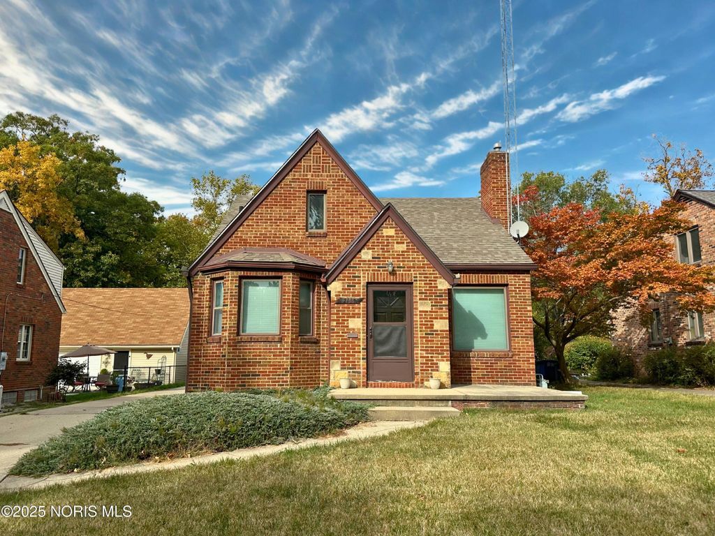 Photo for 2138 Sherwood Avenue, Toledo, OH 43614 (MLS # 10000415)