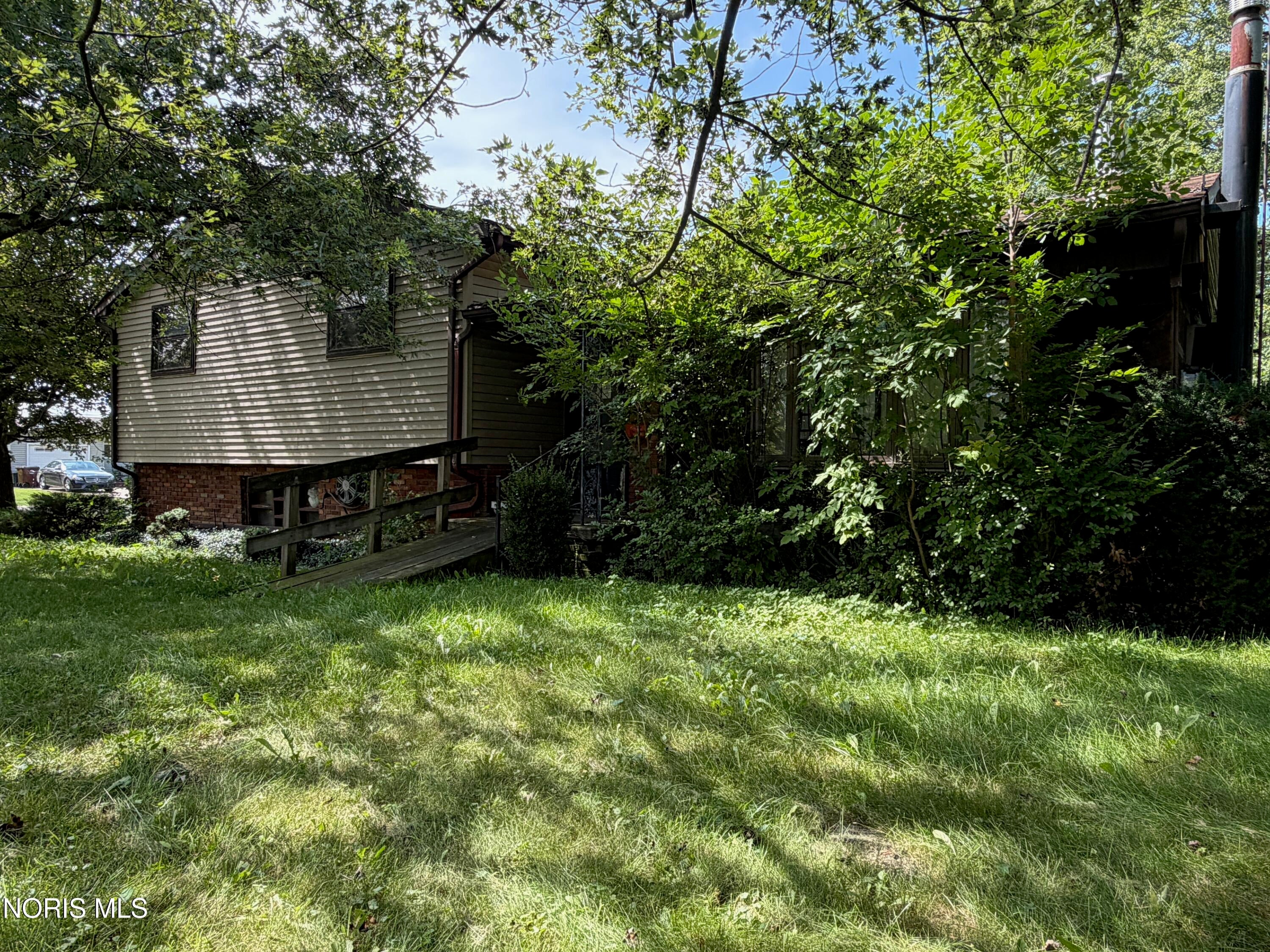 1995 Riverview Drive
