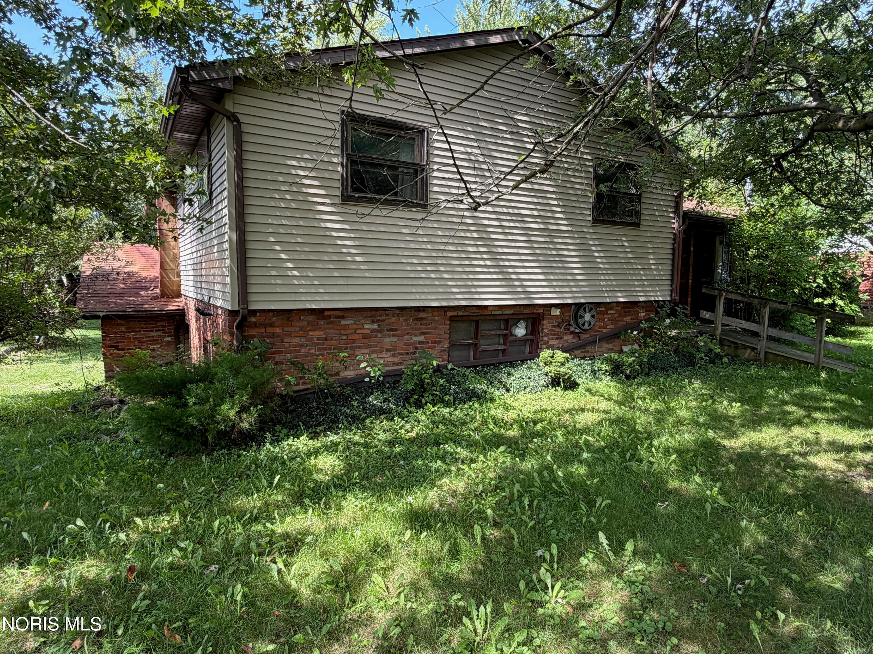 1995 Riverview Drive