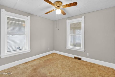 Tiny photo for 648 Carlton Street, Toledo, OH 43609 (MLS # 10005196)