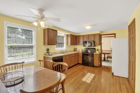 Tiny photo for 2203 Longport Drive, Maumee, OH 43537 (MLS # 10007466)