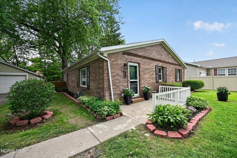 Tiny photo for 117 N Goodrich Street, Oregon, OH 43616 (MLS # 10012639)