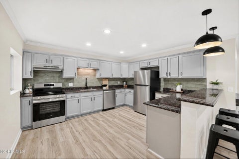Tiny photo for 117 N Goodrich Street, Oregon, OH 43616 (MLS # 10012639)