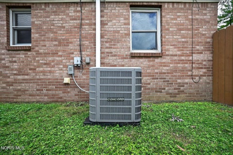 Tiny photo for 117 N Goodrich Street, Oregon, OH 43616 (MLS # 10012639)
