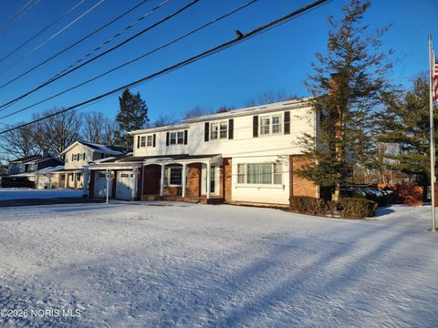 Photo of 140 Wayne Park Drive, Napoleon, OH 43545 (MLS # 10003424)